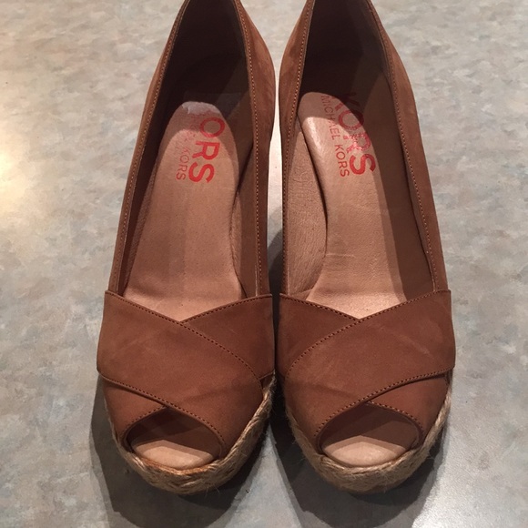 Michael Kors Shoes - Michael Kors open toe shoes Michael Kors Shoes - Michael Kors open toe shoes